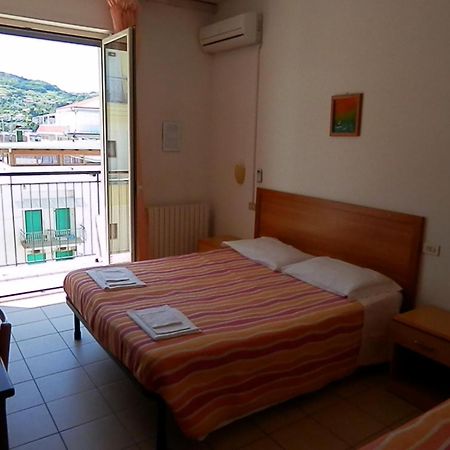 B&B Attico Mare ซัน เบเนเดตโต เดล ตรอนโต ภายนอก รูปภาพ