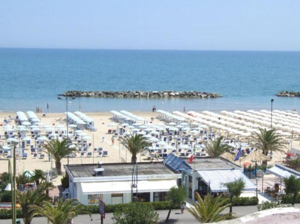 B&B Attico Mare ซัน เบเนเดตโต เดล ตรอนโต ภายนอก รูปภาพ