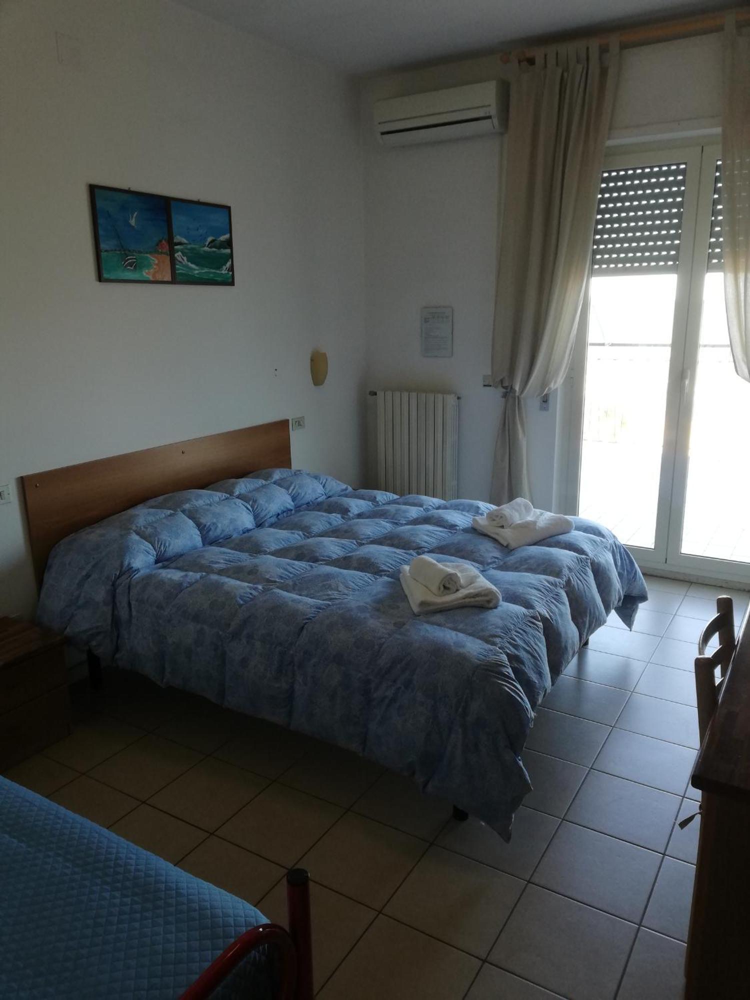 B&B Attico Mare ซัน เบเนเดตโต เดล ตรอนโต ห้อง รูปภาพ