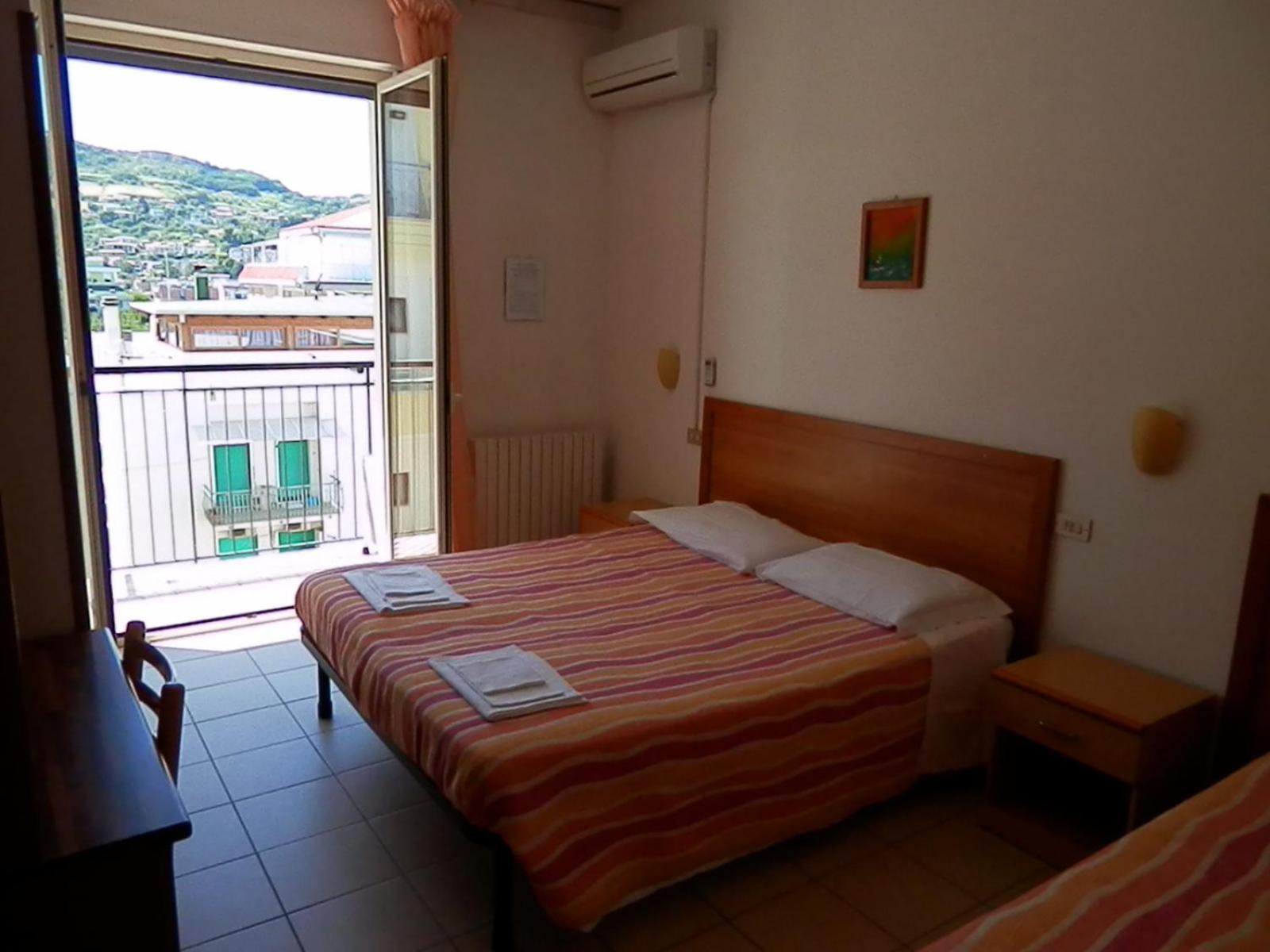 B&B Attico Mare ซัน เบเนเดตโต เดล ตรอนโต ภายนอก รูปภาพ